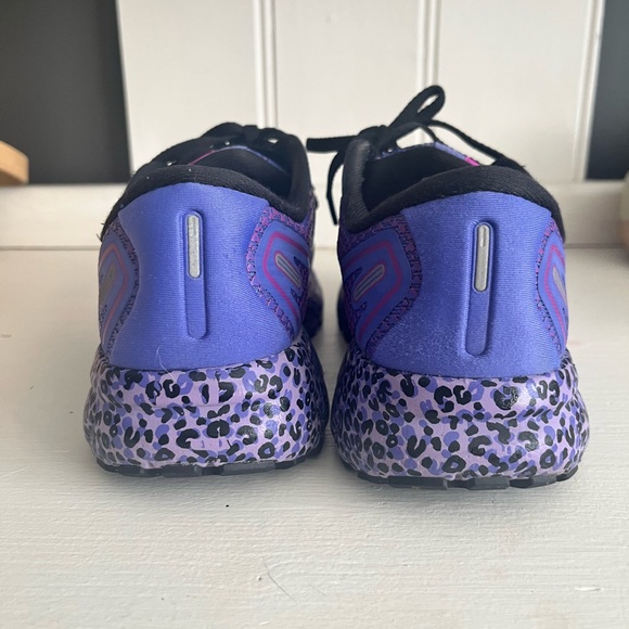 Women’s brooks ghost running shoes purple cheetah 7 - Picture 3 of 8